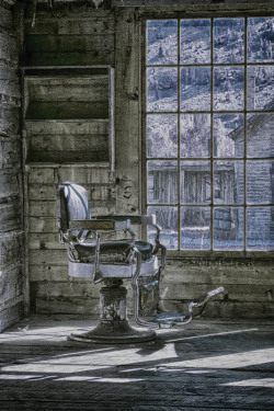 536241925372b-BarberChair