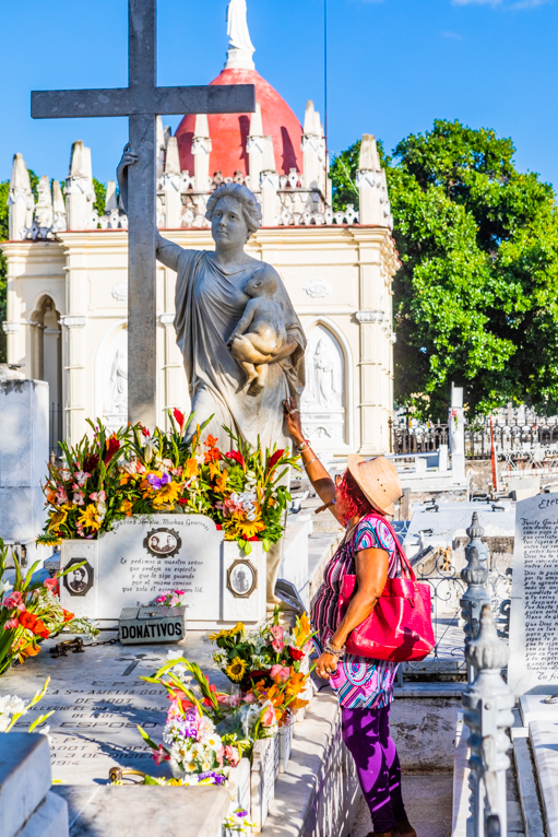 Photographing_cemetery